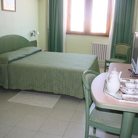 Hotel Grillo Nuoro  Pokoj fotografie